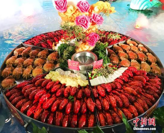 小龍蝦橫行德國柏林 政府鼓勵(lì)吃貨們大快朵頤！
