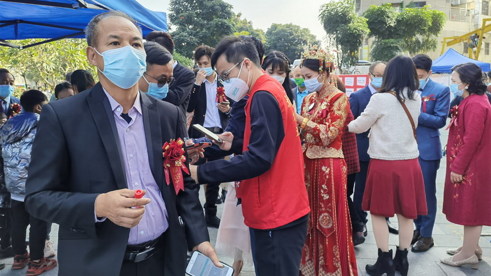 “插隊(duì)”新娘收獲全城祝福，憑啥？就憑這兩個(gè)字