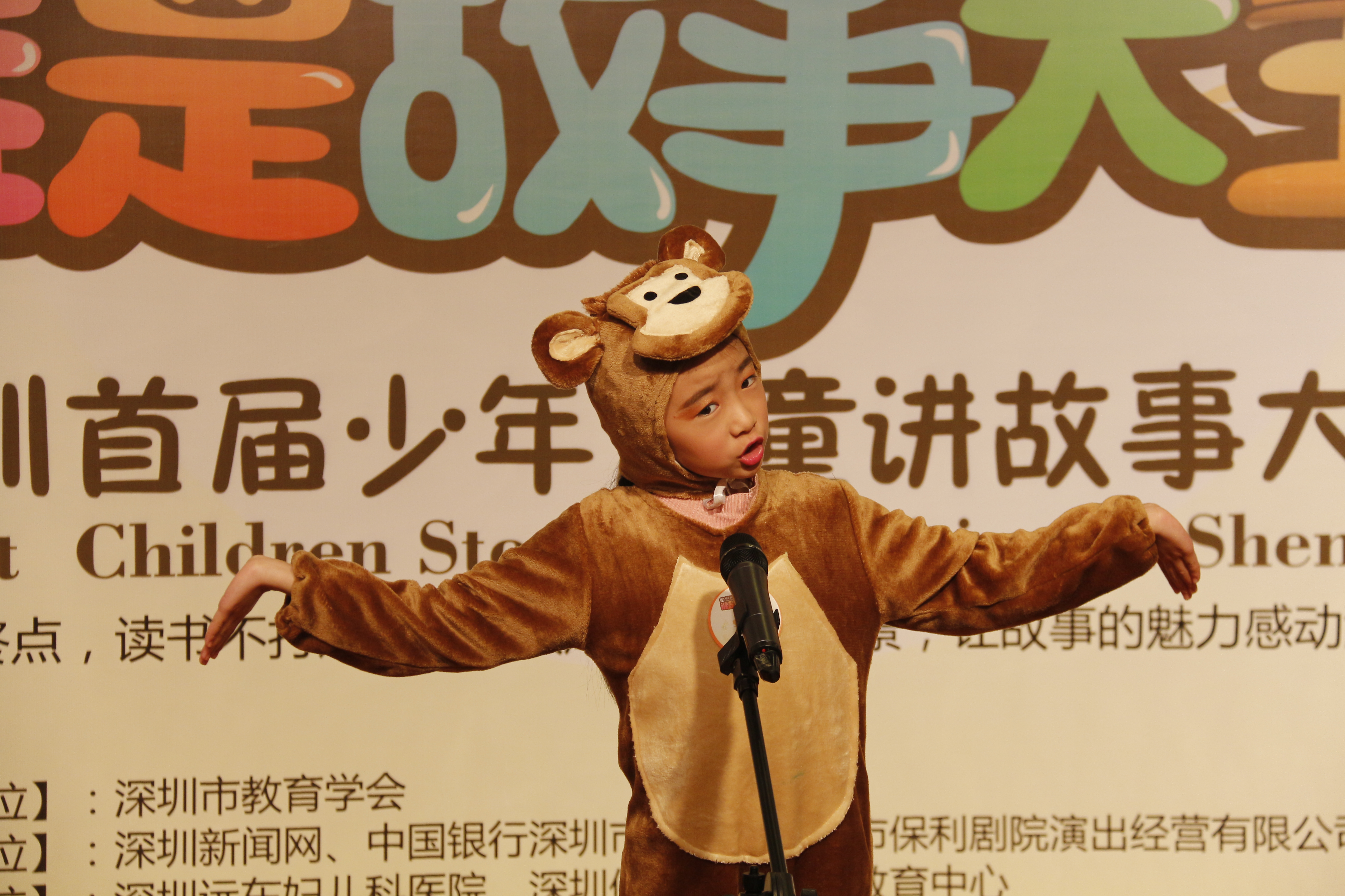 表情、動(dòng)作、著裝、演講面面俱到